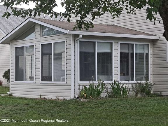 3rd image of 566 Waterford Dr