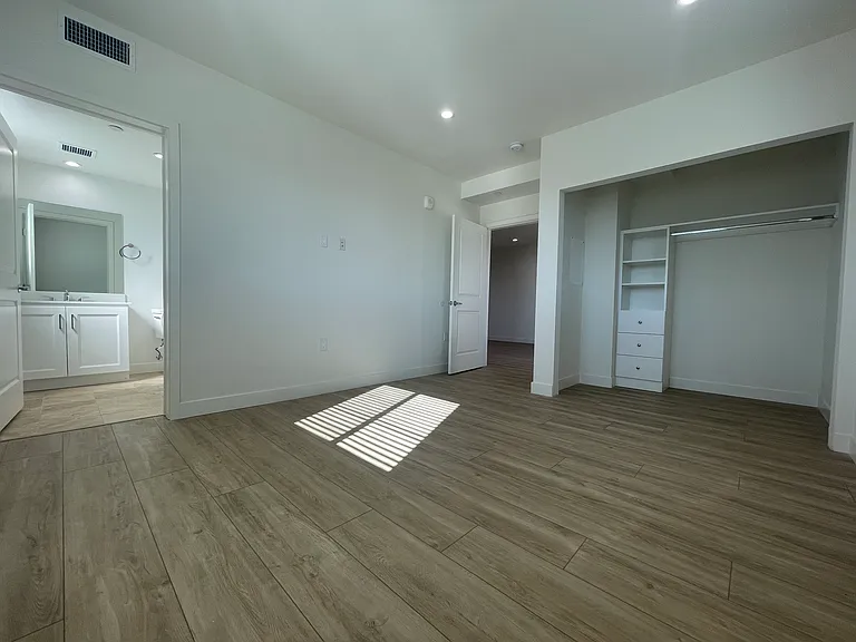 11490 Oxnard St #12 — Photo 3