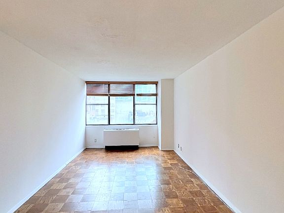 3rd image of 301 E 45th St APT 6C