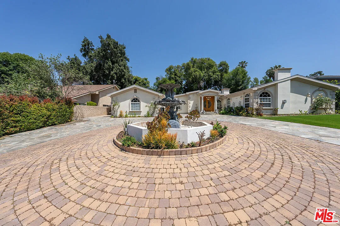 4 bed, 4.0 bath, 3976 sqft, $11,000 — Photo 3