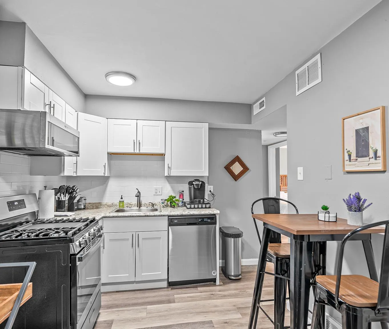 2 bed, 815 sqft, $1,375 — Photo 1