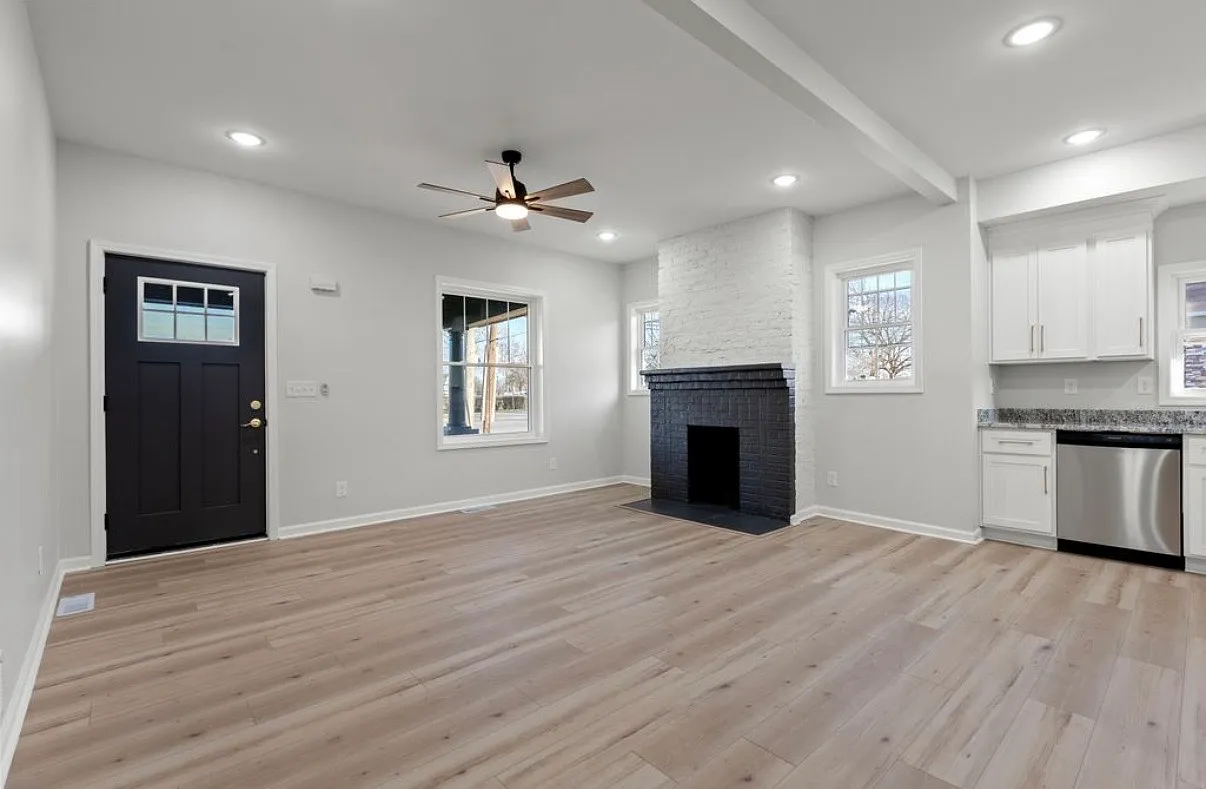 5 bed, 1740 sqft, $2,450 — Photo 3