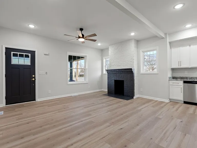 841 Georgetown St — Photo 3