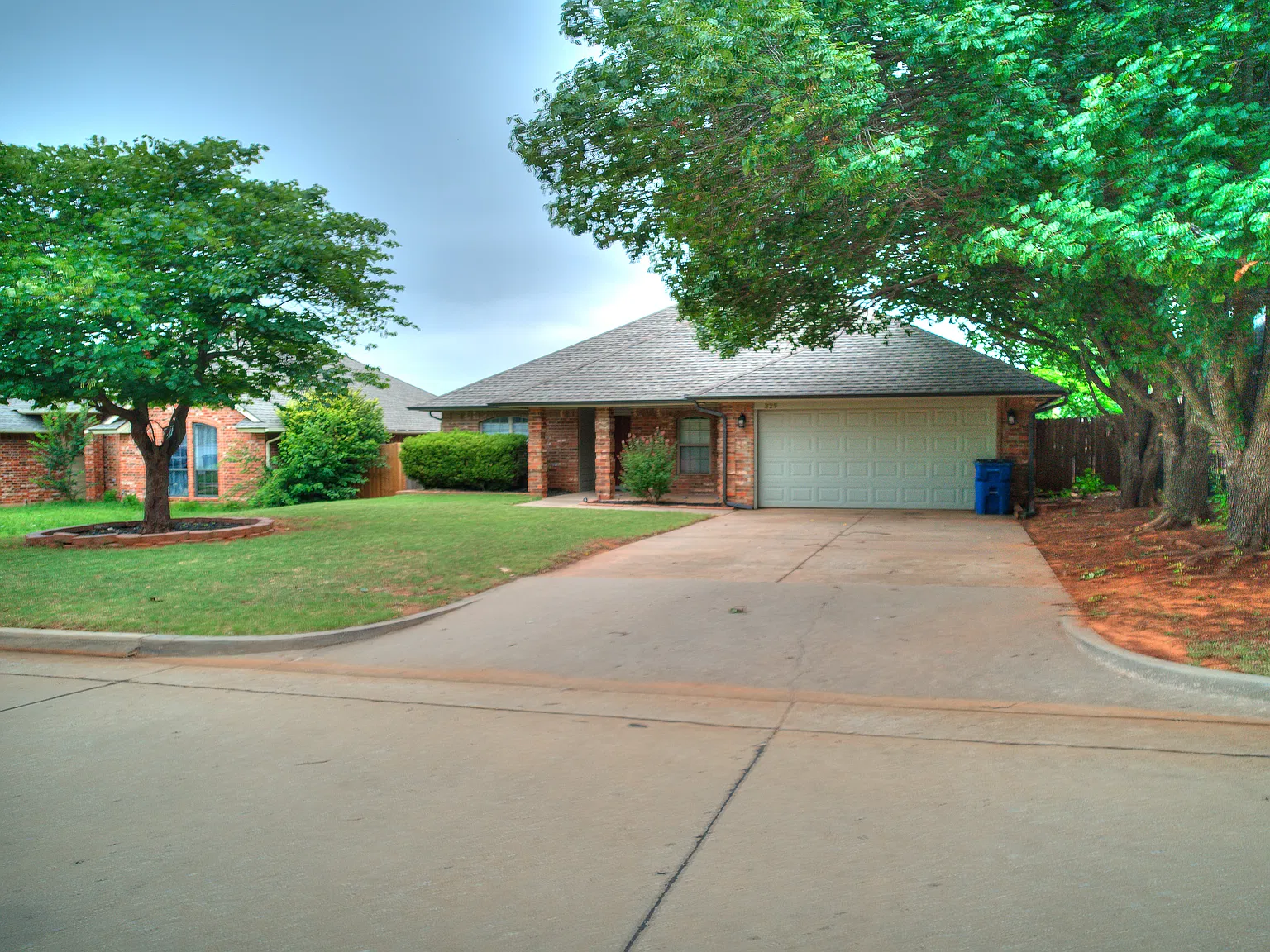 3 bed, 2098 sqft, $1,850 — Photo 2
