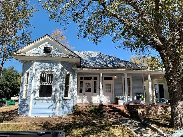 Building Photo - 203 Devine St #1