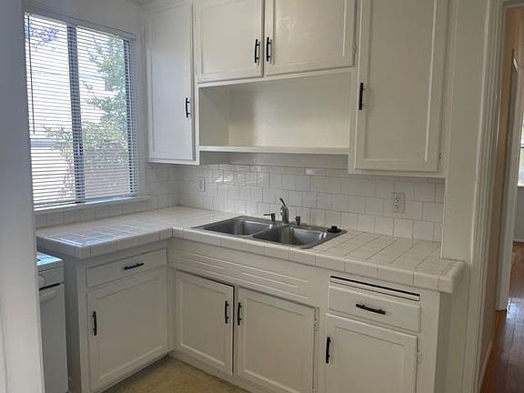 5th image of 536 N Rosemary Ln #536