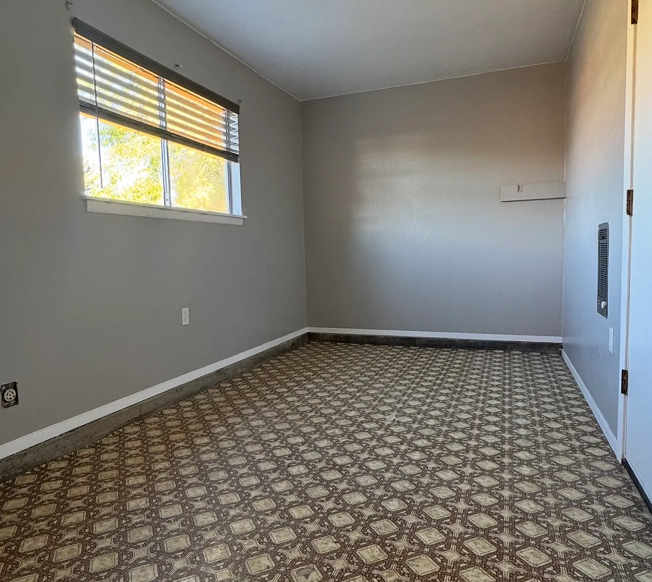 2 bed, 1000 sqft, $1,500 — Photo 4