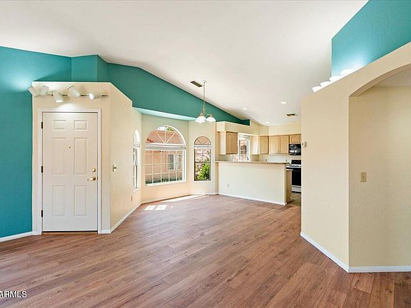 4th image of 583 S SAWMILL GARDENS Drive