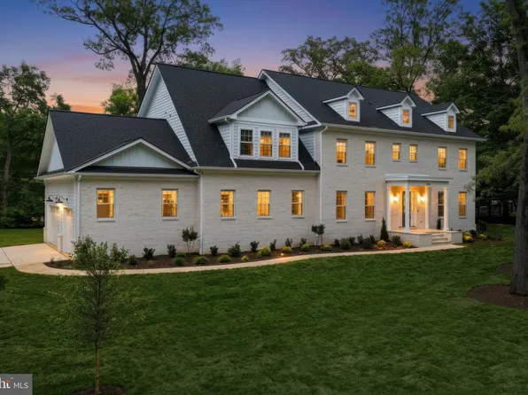 1142 Cameron Rd, Alexandria, VA 22308