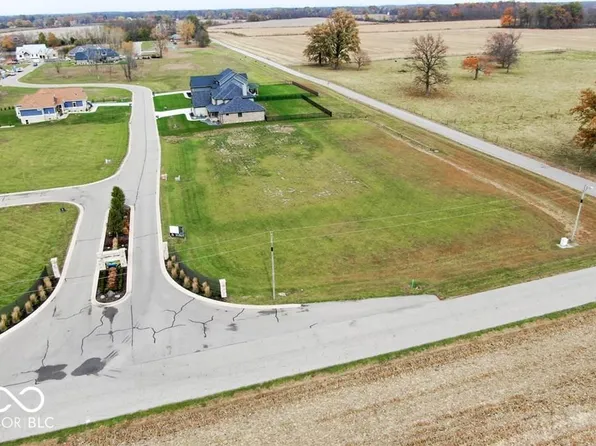 7027 N Lakeshore Dr, Greenfield, IN 46140