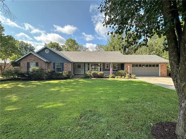 1427 E Stubblefield Rd, Fayetteville, AR 72703