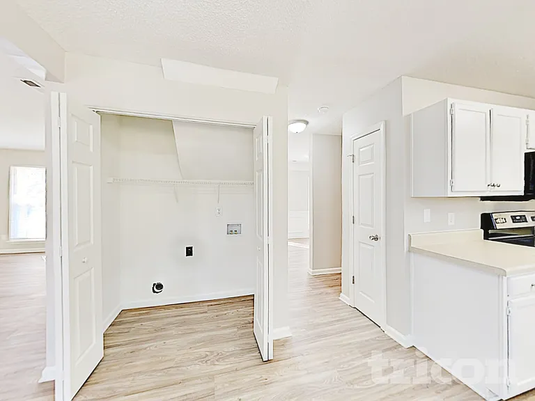 8009 Vermilion Dr — Photo 7
