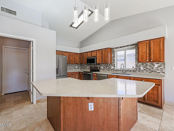 3rd image of 4779 W TOPEKA Drive
