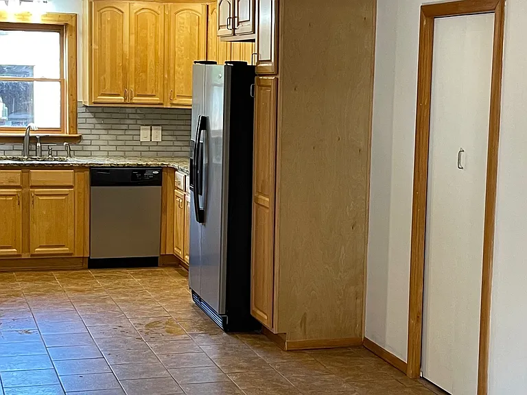 354 Woodcrest Dr — Photo 3