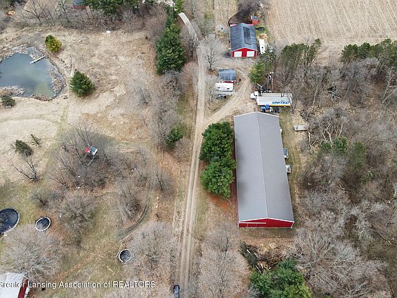 3rd image of 610 Grovenburg Rd