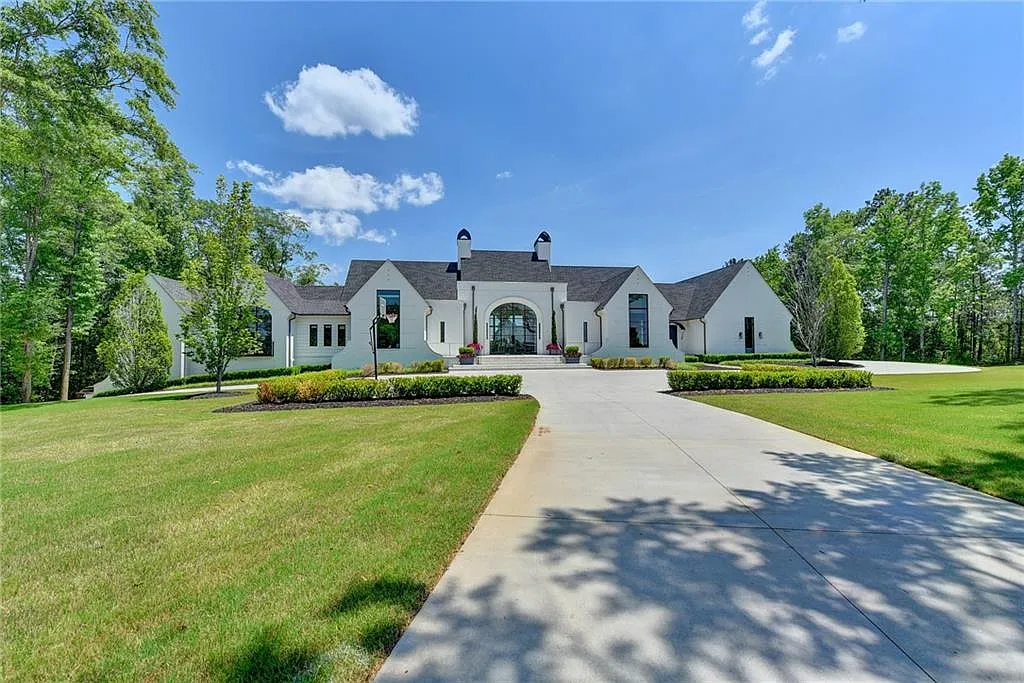 6 bed, 5.5 bath, 11000 sqft, $15,000 — Photo 3
