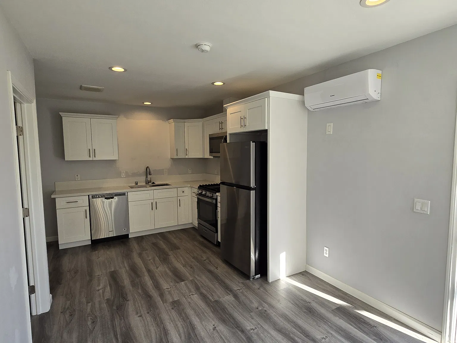 537 Hawaiian Ave — Photo 3