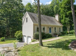 33 Fox Hill Dr, Clinton, CT 06413