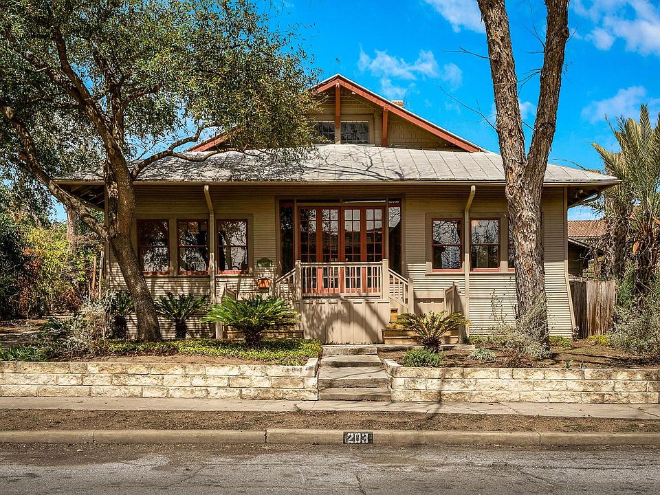 1st image of 203 Arcadia Pl
