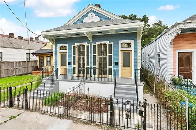 Photo 2 of 13 - 3429 Baronne St - New Orleans, LA Building Photo - 3429 Baronne St