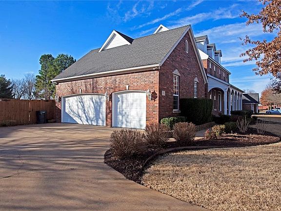 2nd image of 1712 W Saddlebrook Ln