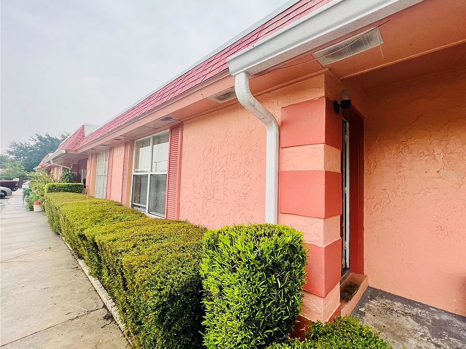 1st image of 2727 W Oak Ridge Rd #4