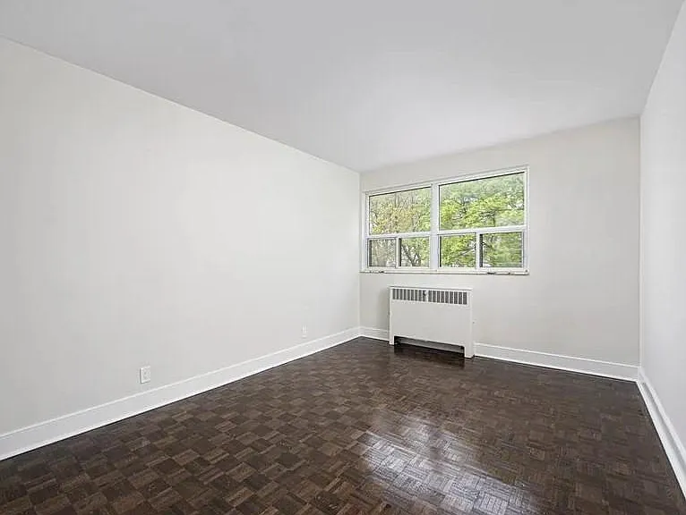 300 Mary St N #104 — Photo 2