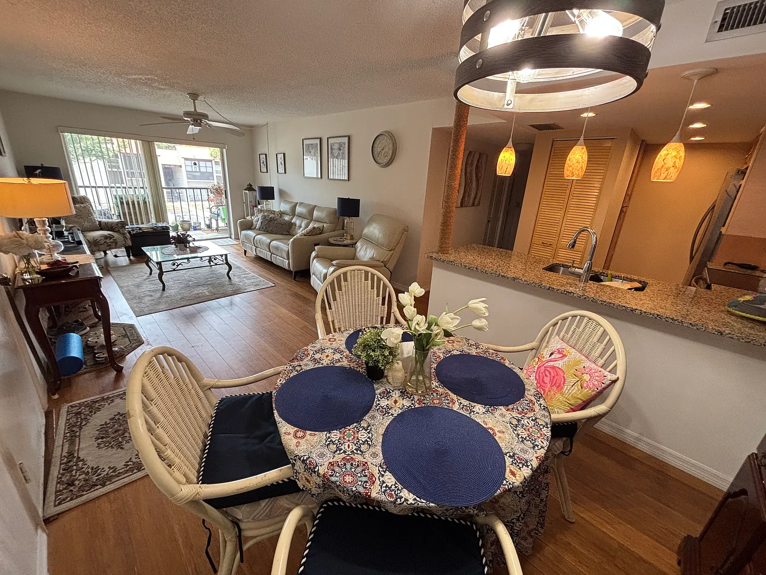 2 bed, 964 sqft, $1,800 — Photo 1