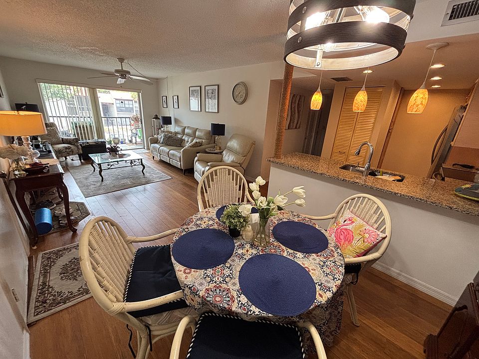 1st image of 3237 Beneva Rd Unit 202