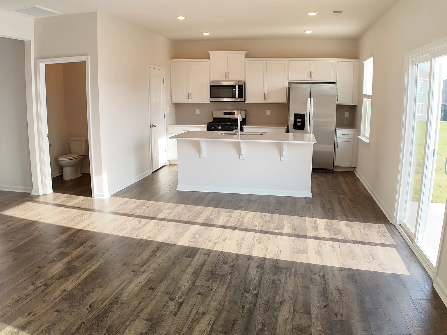 4 bed, 2.5 bath, 2175 sqft, $2,000 — Photo 2