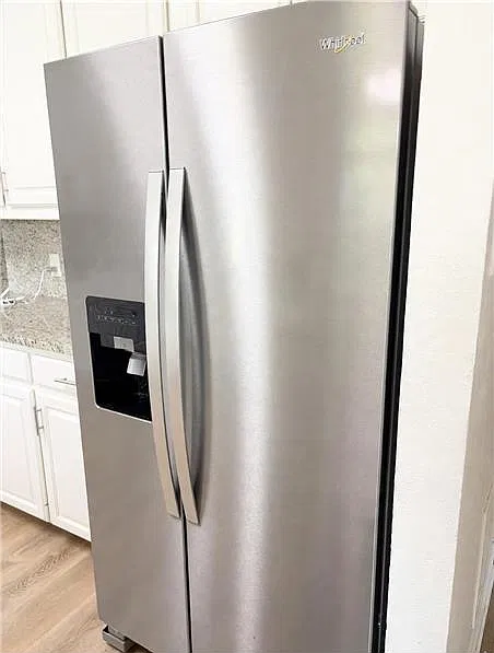 4 bed, $4,850 — Photo 2