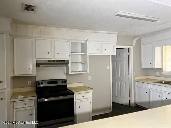 2nd image of 946 N Valley Falls Rd