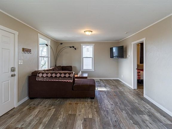 4th image of 2327 E Longfellow Ave