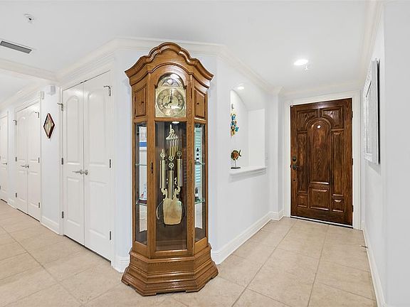 5th image of 106 CLUB HOUSE DRIVE #106