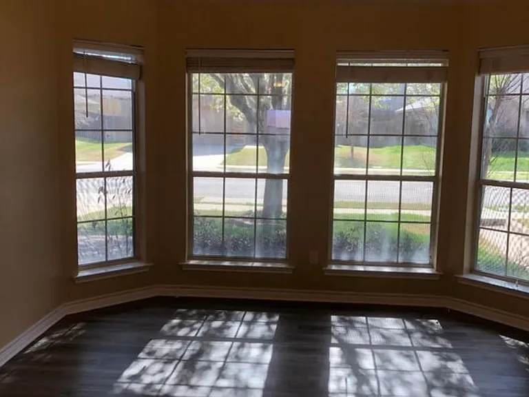 12413 Shine Ave — Photo 3
