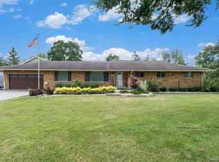 8266 Twilight Ln, Brighton, MI 48116