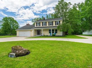 9001 Fairways Cir, Clarence, NY 14031