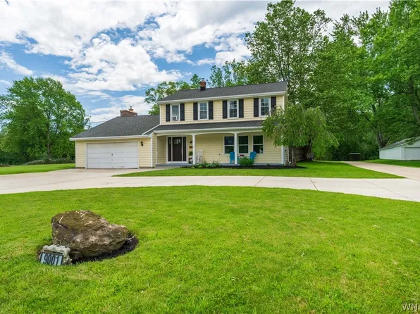 9001 Fairways Cir, Clarence, NY 14031
