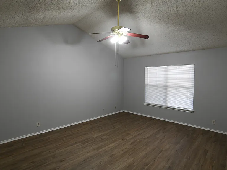 3231 Tree Grove Dr — Photo 19