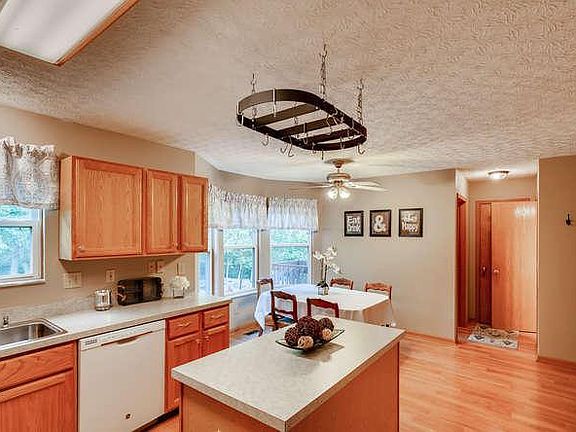 2nd image of 605 Rainbow Dr