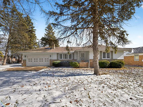4th image of 2109 Heatherlawn Dr