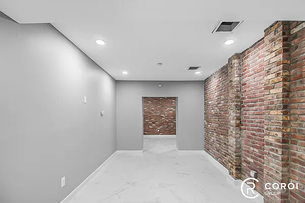 Rented by Coroi Corp | media 7