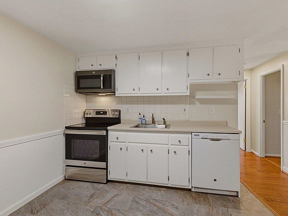 4th image of 559 Sagamore Ave APT 15