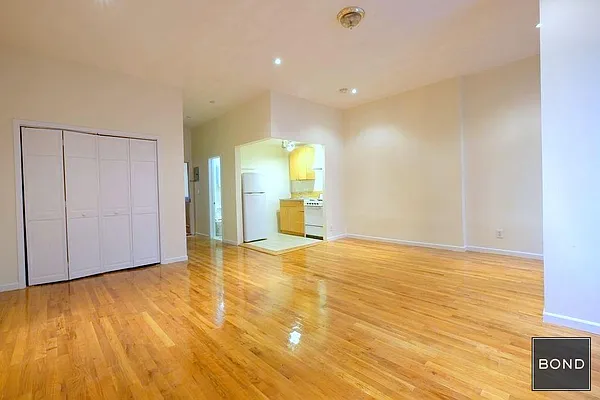 Rented by Bond New York | media 2