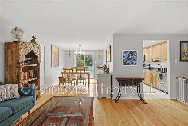 3 bed, 2.0 bath, 1620 sqft, $3,500 — Photo 2