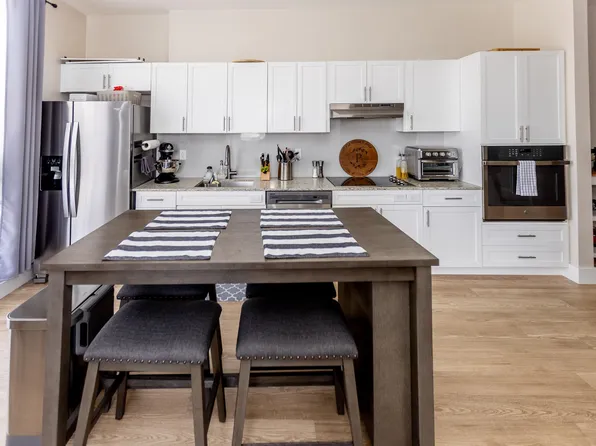 The Residences at River's Edge, 697 Davol St #1388a0e28, Fall River, MA 02720