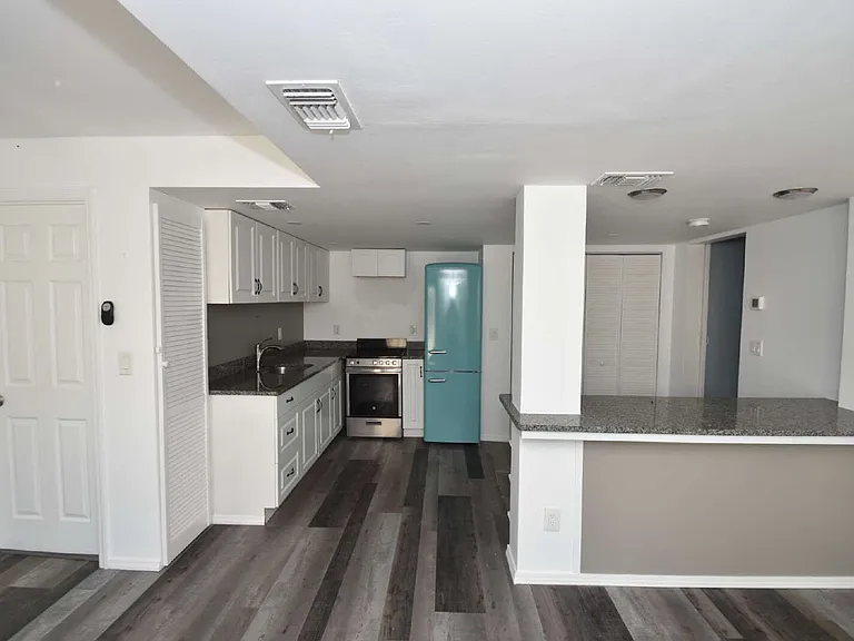 403 N Oleander Ave #B — Photo 12