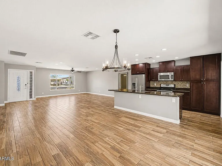 1340 E Donner Dr — Photo 6