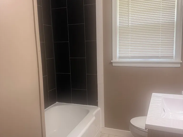 2505 Mullins Ave — Photo 5