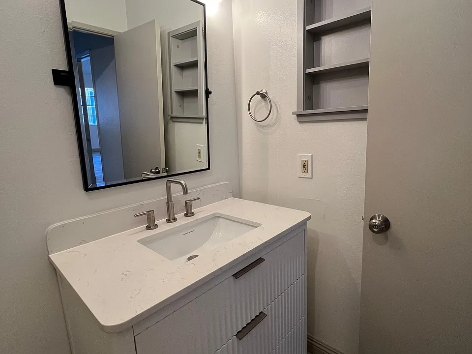 236 S Curtis Ave #E